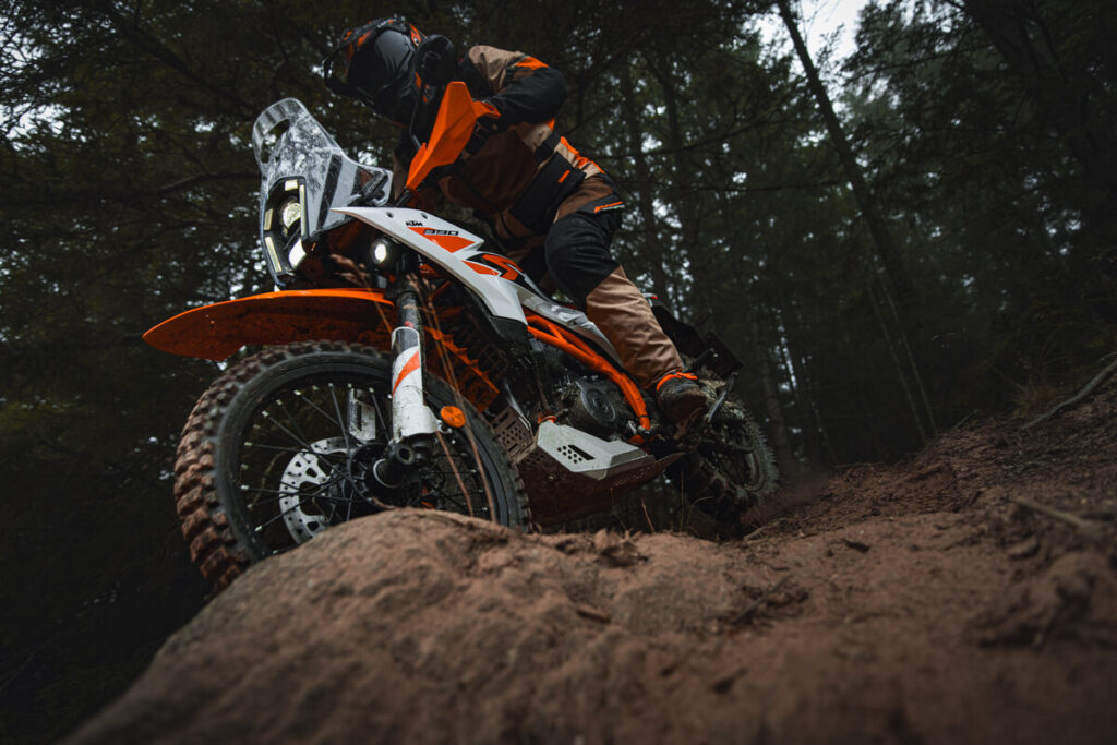 KTM 390 Adventure R en action