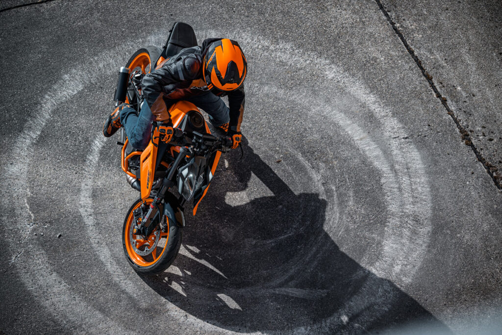 KTM 390 DUKE en action