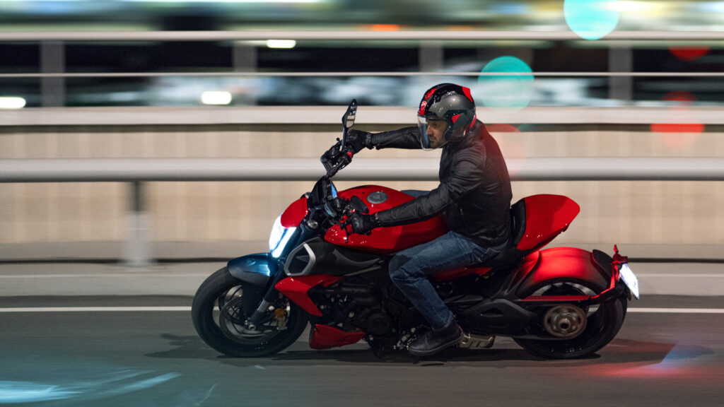 Ducati Diavel V4 en action