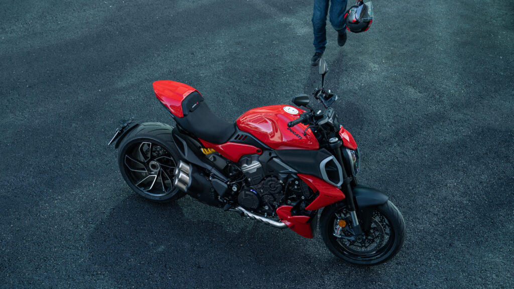 Ducati Diavel V4 en action