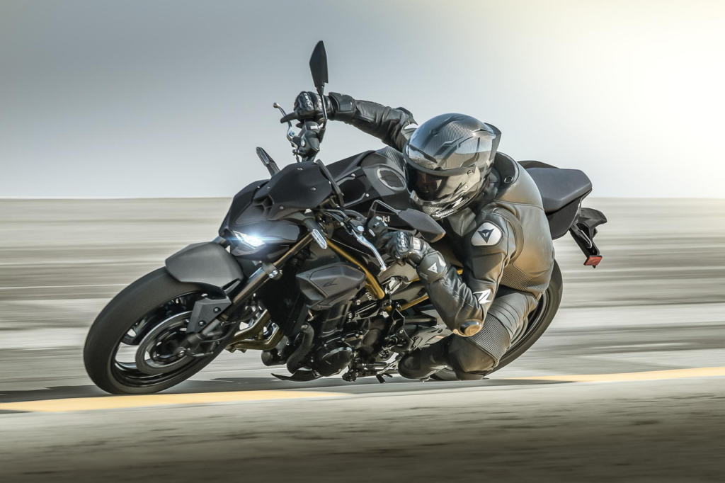 Kawasaki Z900 en action