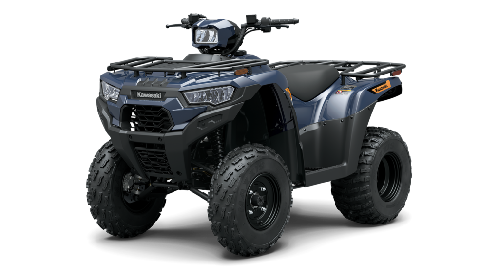 Quad Kawasaki Brute Force 300 coloris bleu gris vu de trois quarts avant