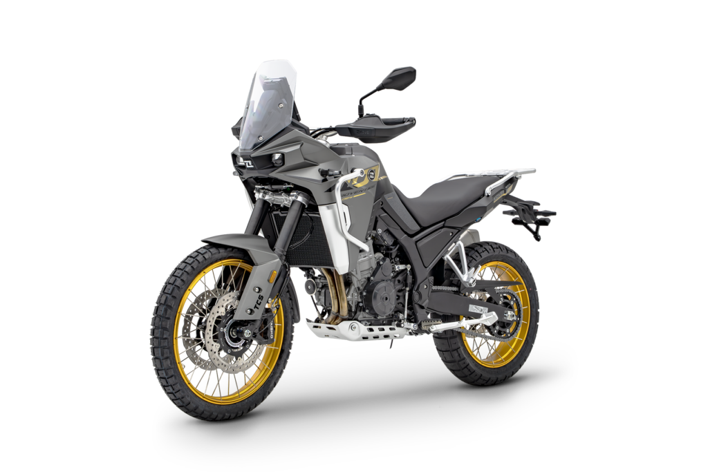 KOVE 800X Pro gris anthracite à jantes dorées, vue trois-quarts avant, tournée vers la gauche, détourée