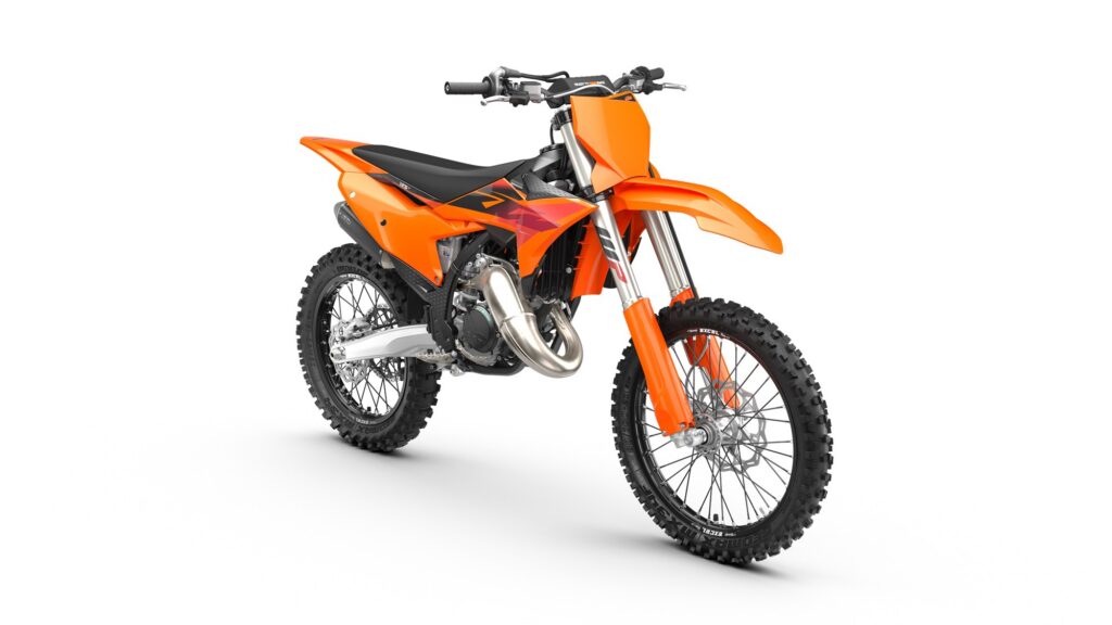 KTM 125 SX 2027, vue de trois quarts avant droit, sur fond blanc