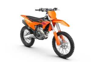 KTM 350 SX-F 2027, vue de trois quarts avant droit, sur fond blanc