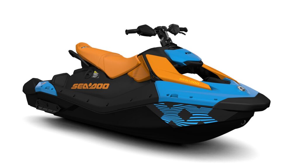 Sea-Doo Spark Trixx 3 places 2026, vue trois quarts avant en studio, bleu océan et orange crush