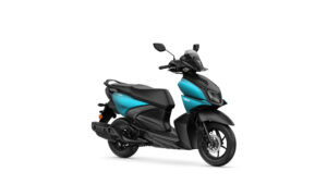 Scooter Yamaha Cygnus Ray ZR 125 (RayZR) bleu cyan mat et noir, vue trois-quarts avant sur fond blanc