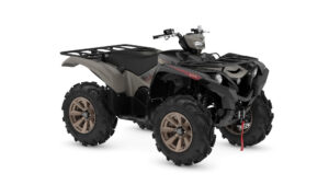 Quad utilitaire Yamaha Grizzly 700 EPS XT-R 2024 gris titane et noir, jantes bronze et treuil, vue trois-quarts avant sur fond blanc
